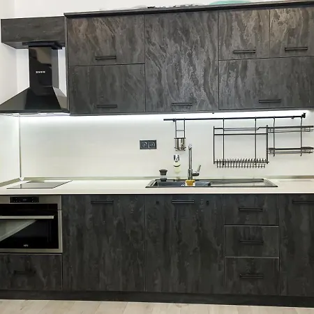New Black & White Flat 5 Min Away From Sea Garden By Flat Mаnager וארנה