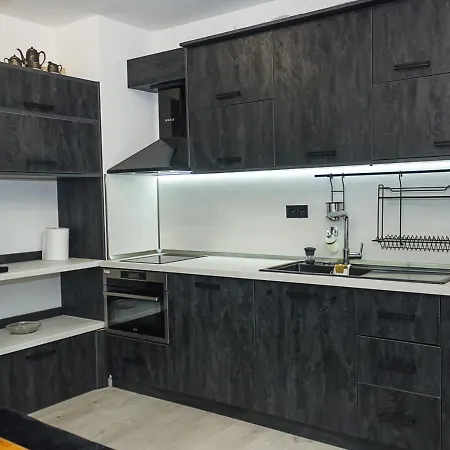 Apartment New Black & White Flat 5 Min Away From Sea Garden By Flat Mаnager Warna