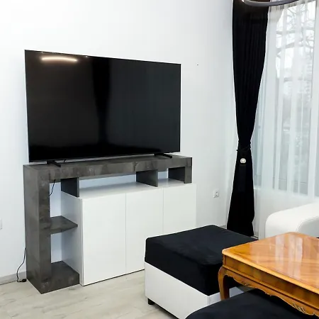 New Black & White Flat 5 Min Away From Sea Garden By Flat Mаnager