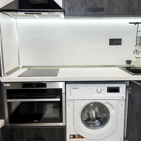 New Black & White Flat 5 Min Away From Sea Garden By Flat Mаnager *
